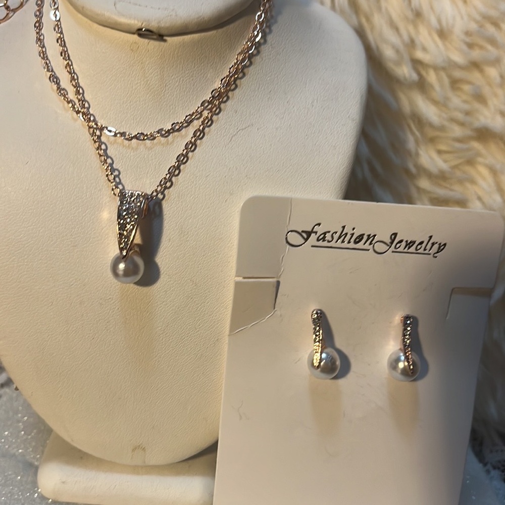 Baroque Style Faux Pearl Necklace and Earrings.NWOT